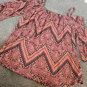 E6🔹️Paisley Off-Shoulder Blouse - Pink